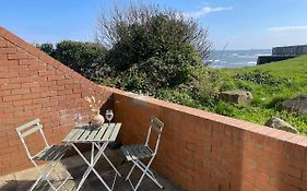 Cliff Haven, Sea View Holiday Home.